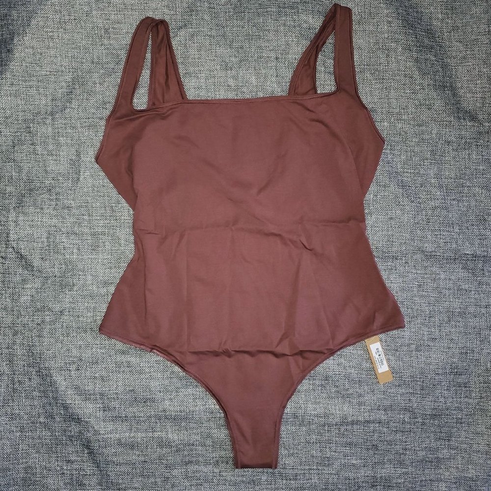 NWT SKIMS LARGE Body Basics Square Neck Bodysuit GARNET